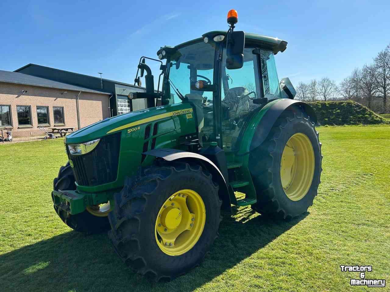 Tractor John Deere 5100R