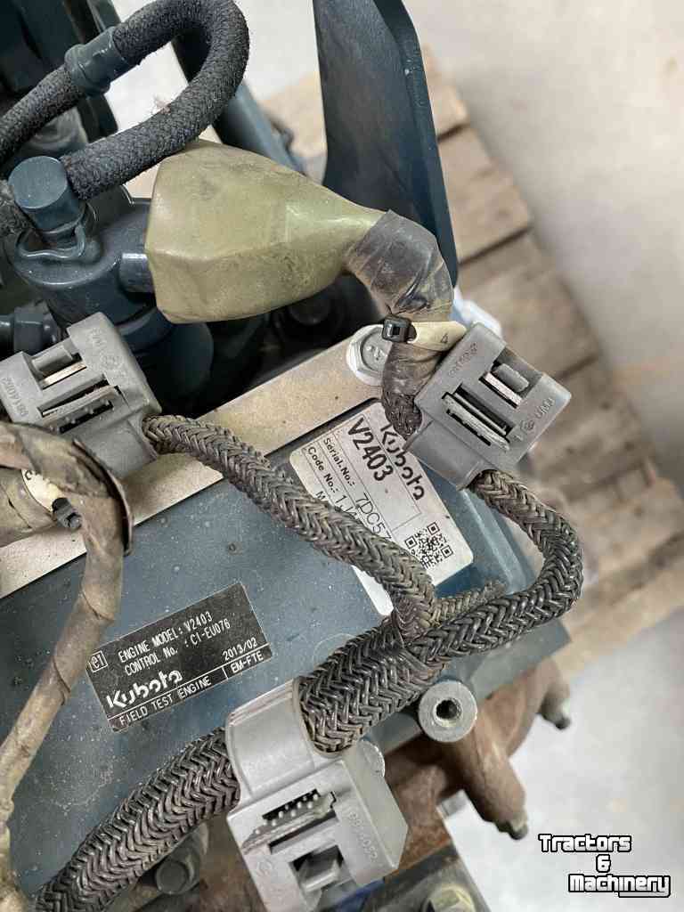 Engine Kubota V2403