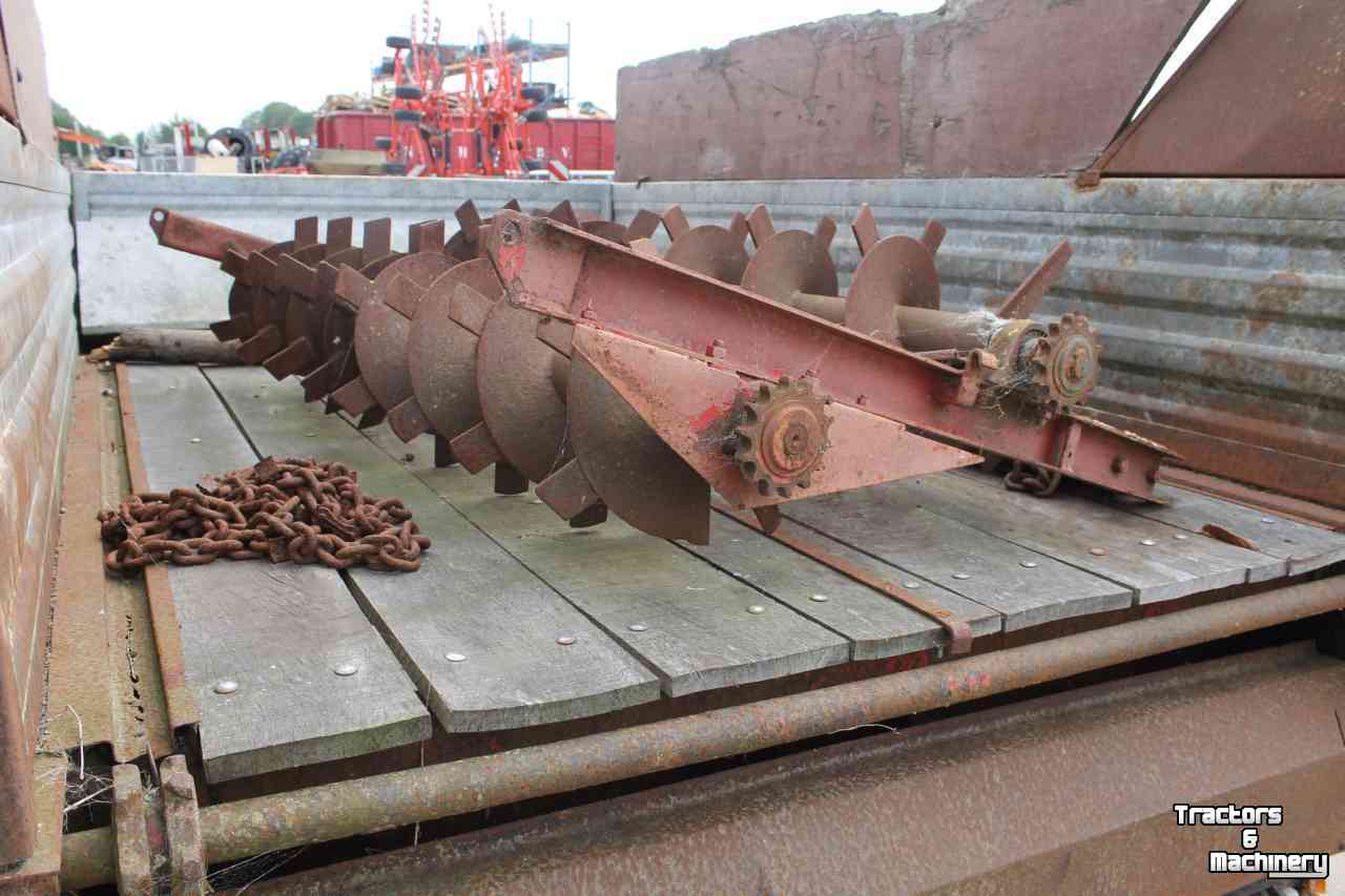 Manure spreader Agromet N245 meststrooier ruigemeststrooier opknapper