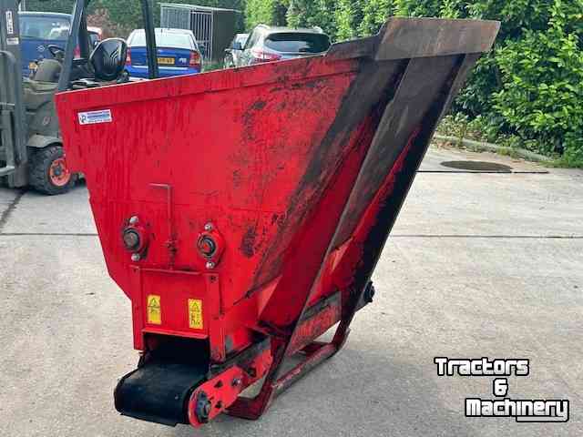 Sawdust spreader for boxes BVL strooibak  b-MAX