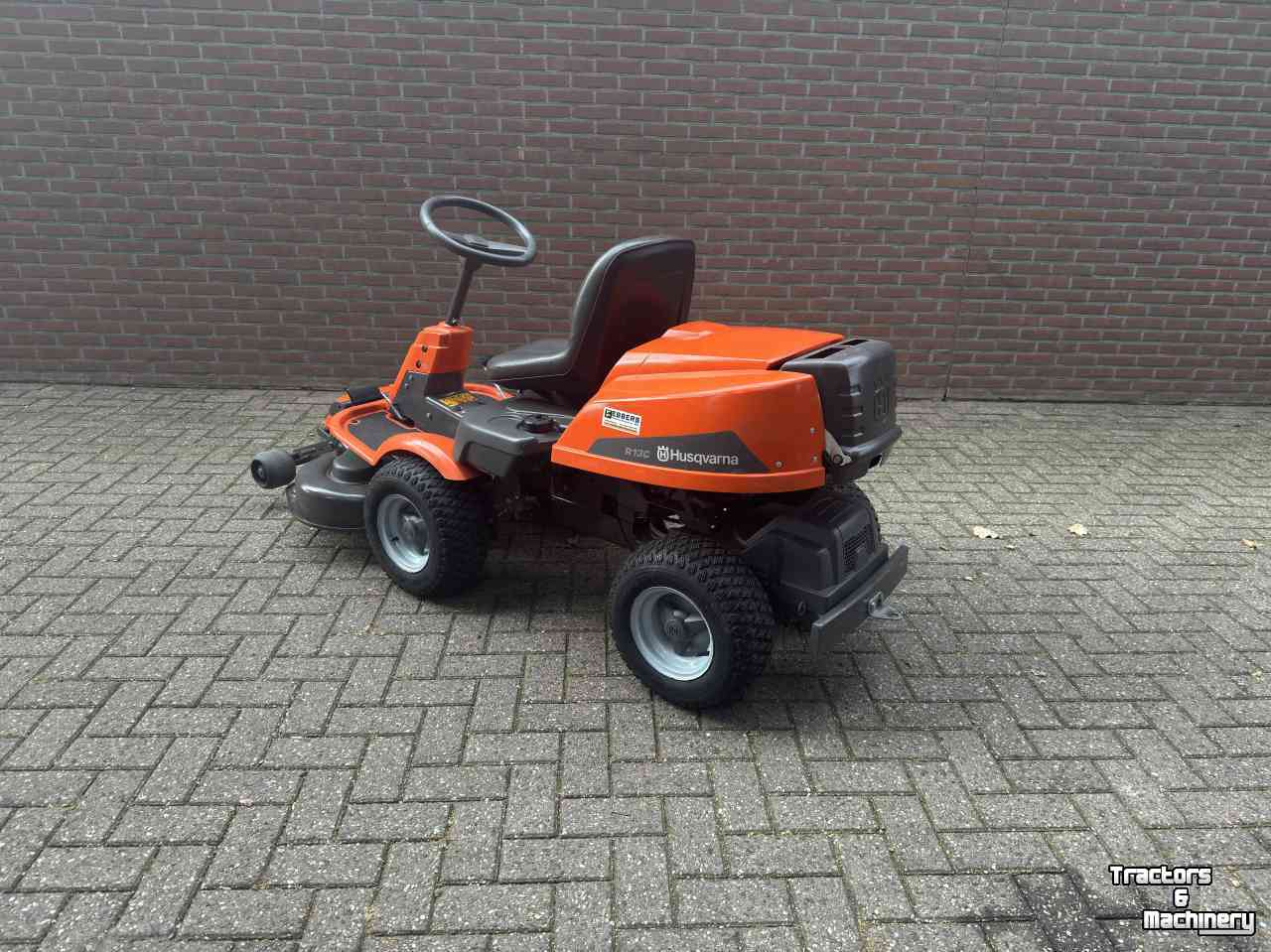 Ride-on mower Husqvarna R13C