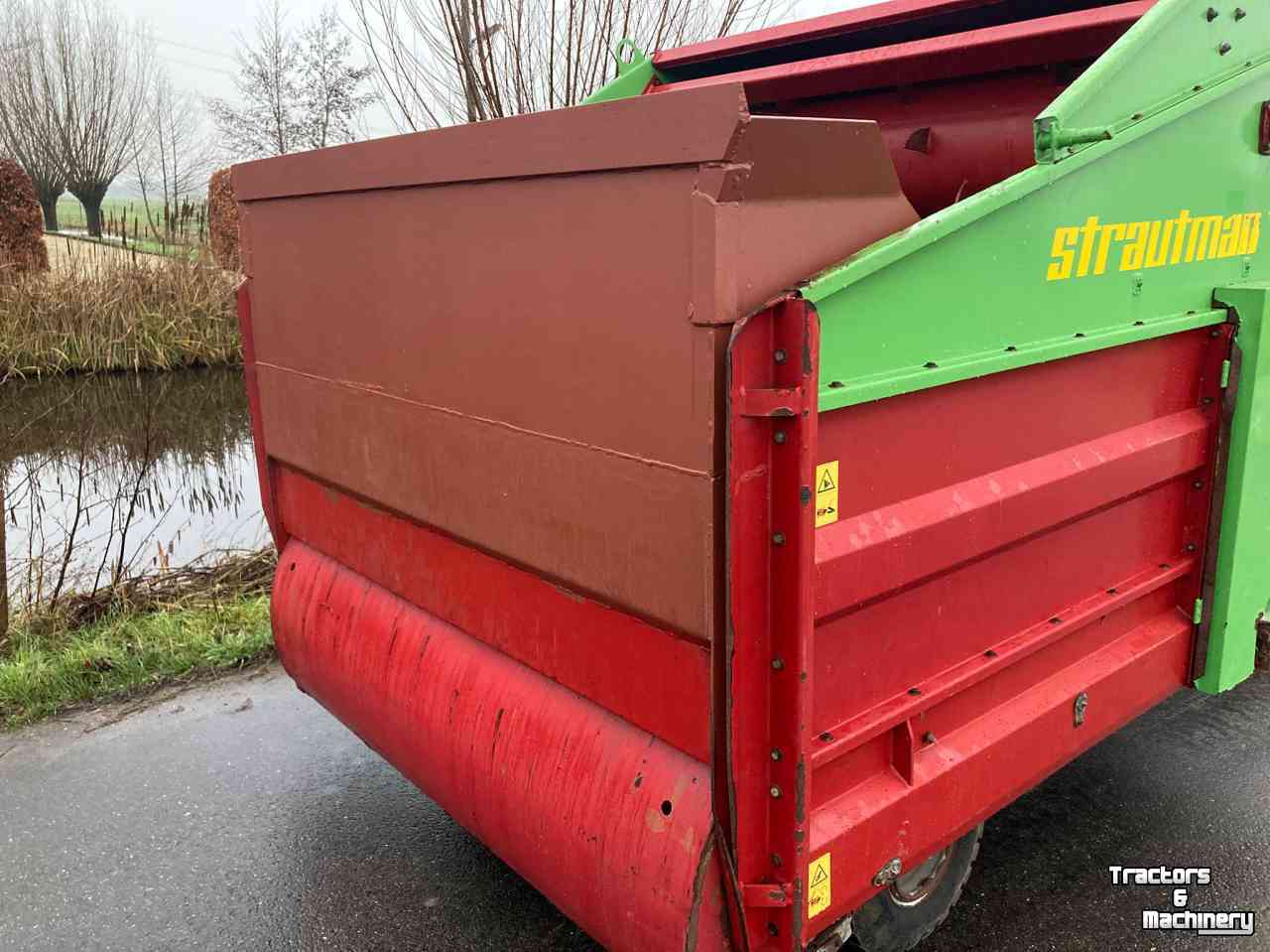 Silage-block distribution wagon Strautmann UBVW Blokkenwagen