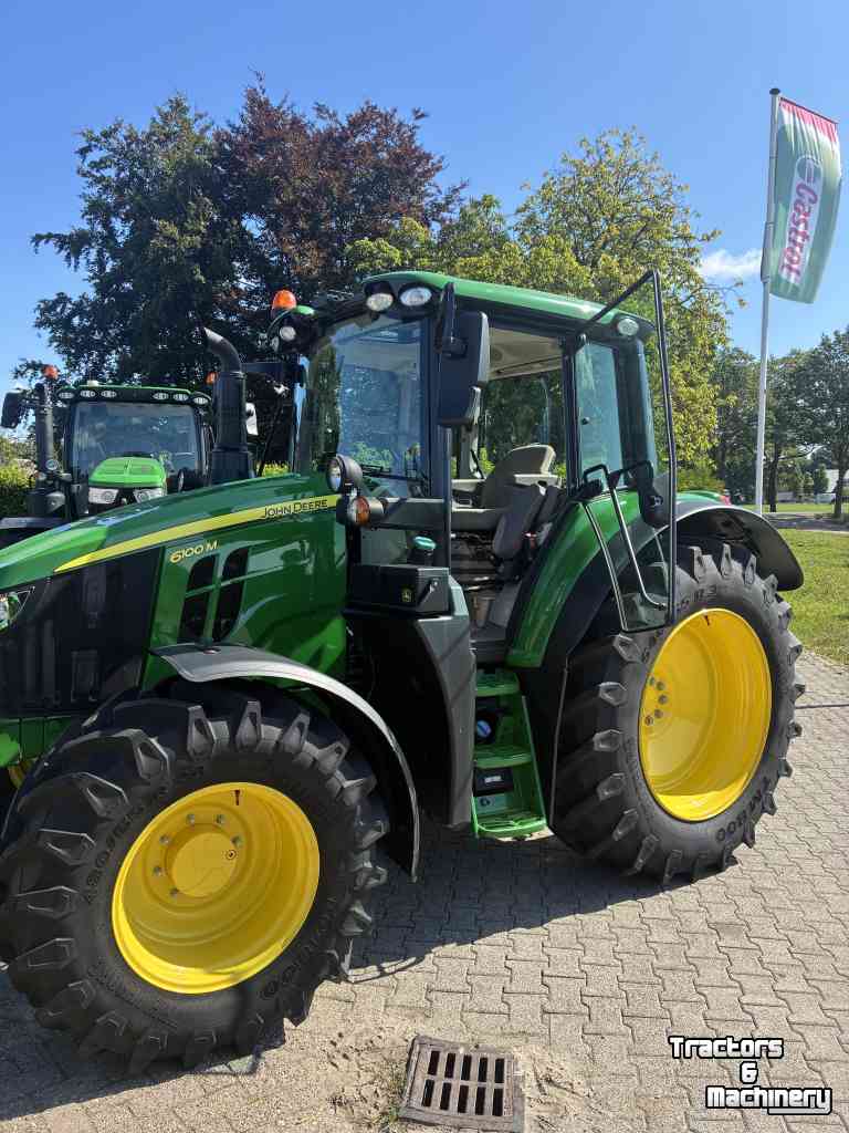 Tractor John Deere 6100M