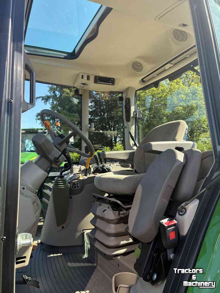 Tractor John Deere 6100M
