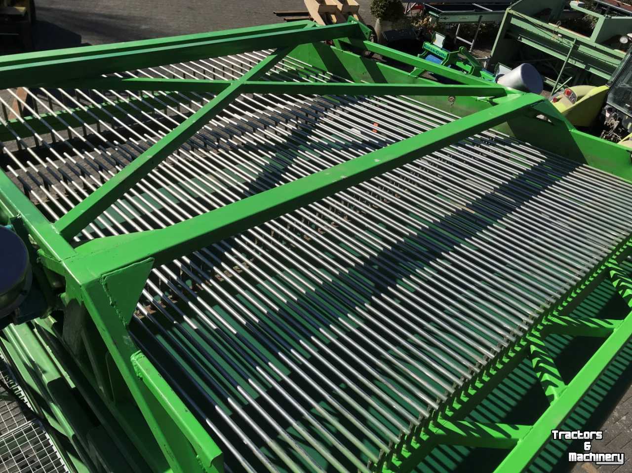 Other conveying equipment and accessories  Tril/schud zeef