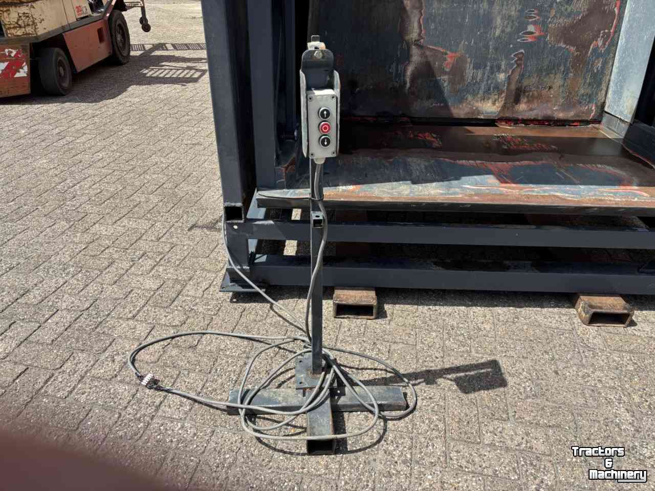 Bulk box tipper  Burg, kistenkantelaar, kantelaar