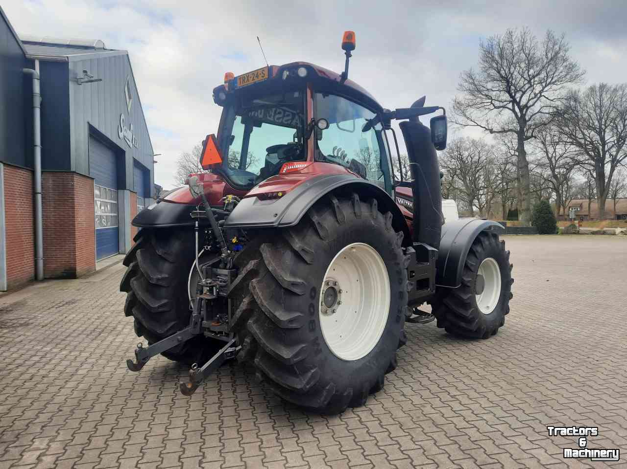 Tractor Valtra T144 Active