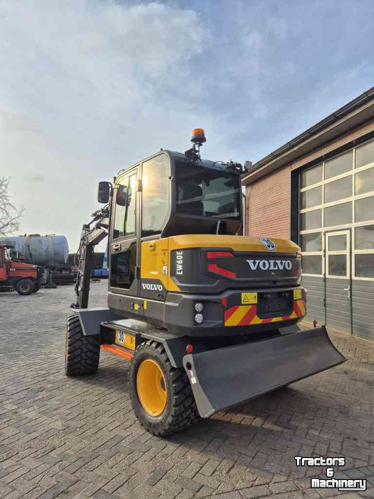 Excavator mobile Volvo EW60E