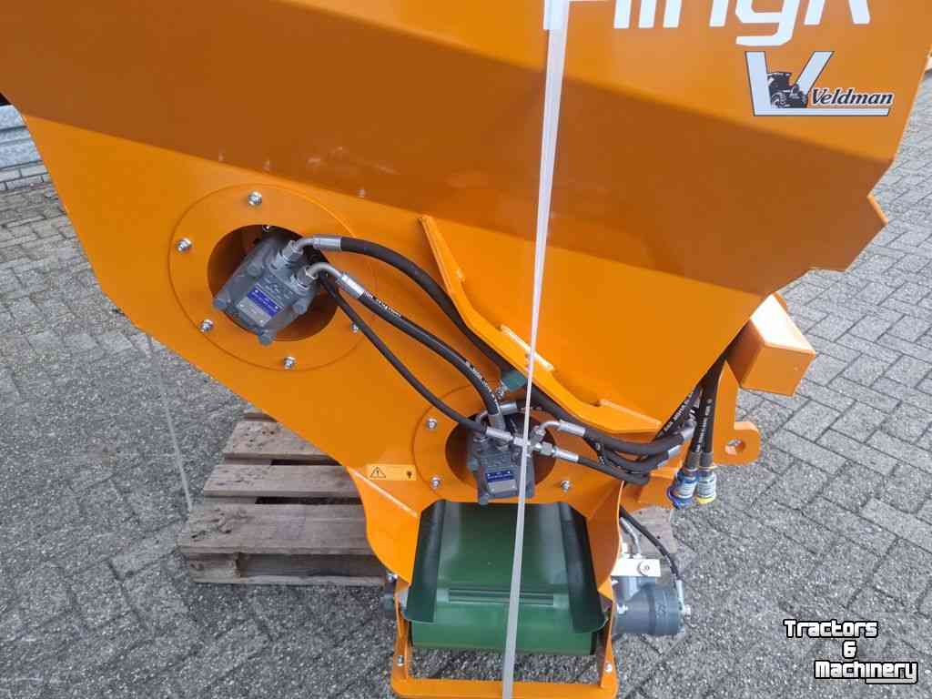 Sawdust spreader for boxes Flingk KSS 1015