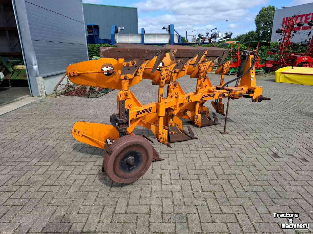 Ploughs Huard 3 schaar wentel ploeg