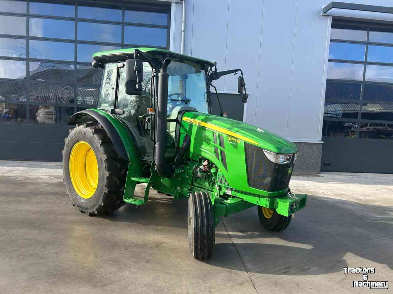 Tractor John Deere 5075M