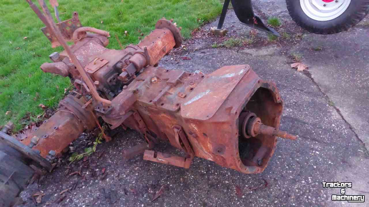 Used parts for tractors Case-IH 856 divers