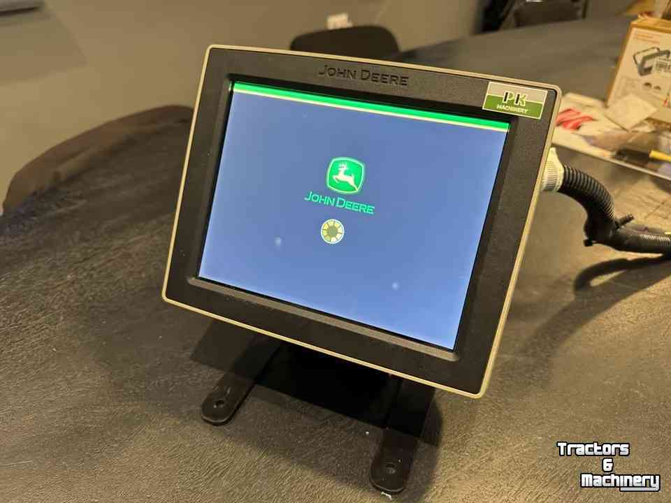 GPS steering systems and attachments John Deere 4240 display met Autotrac en sectioncontrol