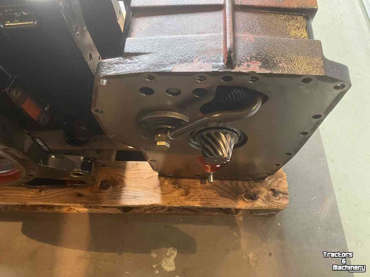 Diverse used spare-parts Case CS110