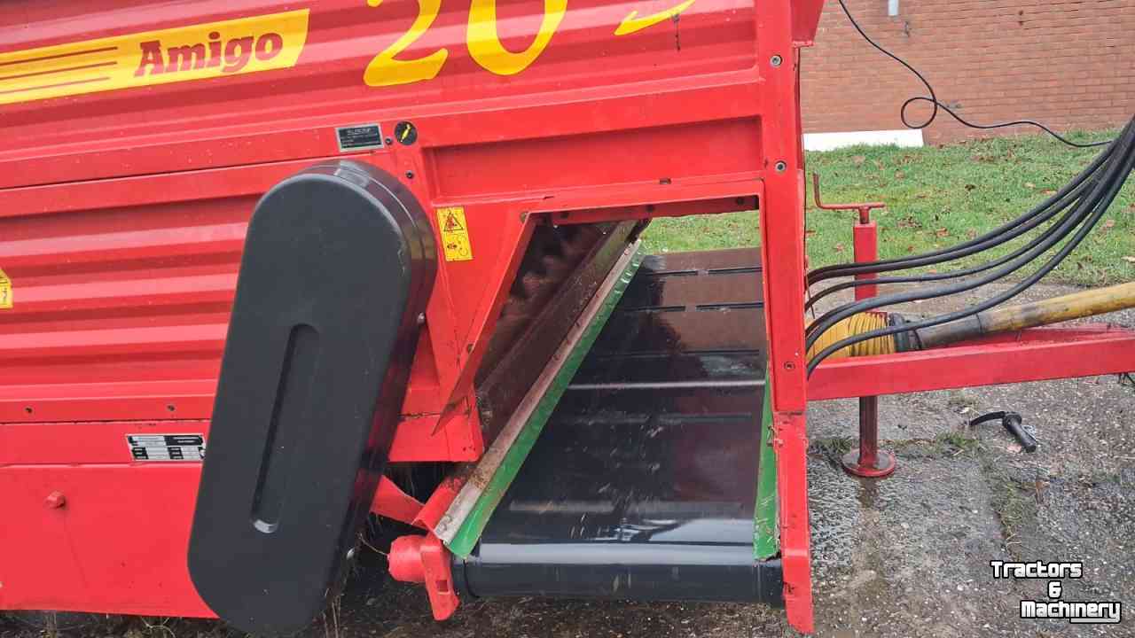 Silage-block distribution wagon  Amigo 20S