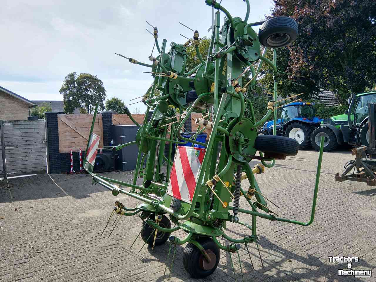 Tedder Krone KW 8.82 Schudder