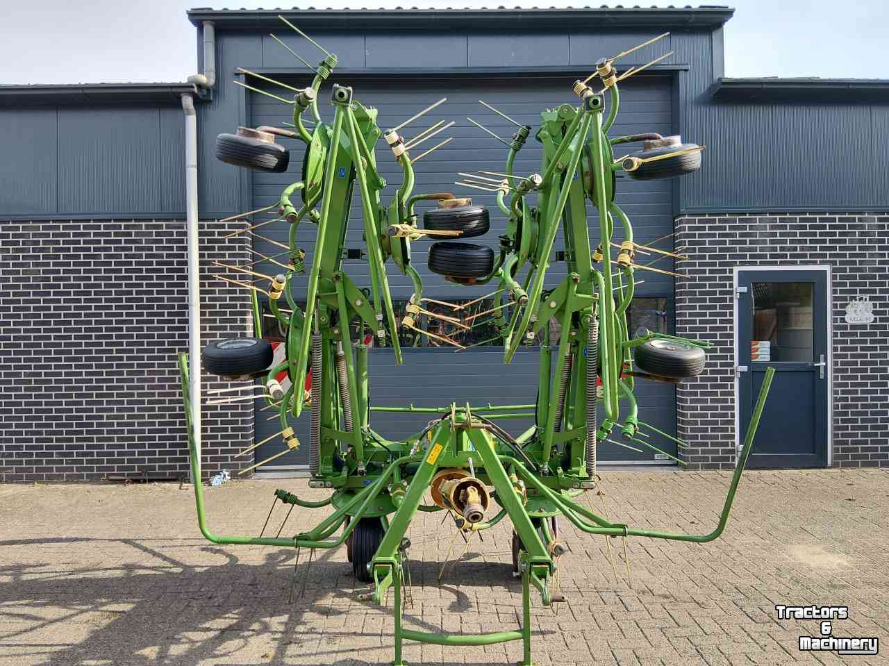 Tedder Krone KW 8.82 Schudder