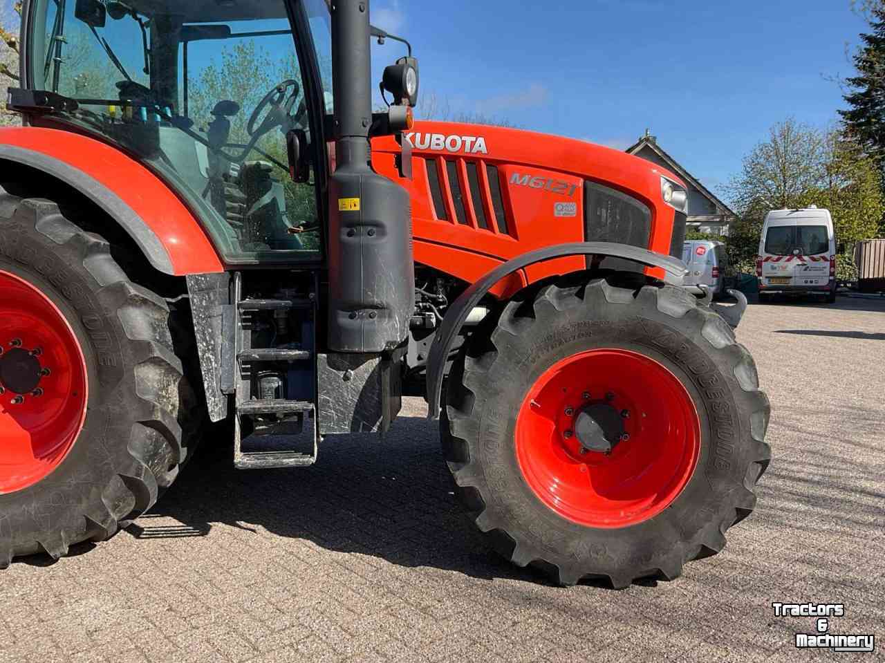 Tractor Kubota M6121, trekker