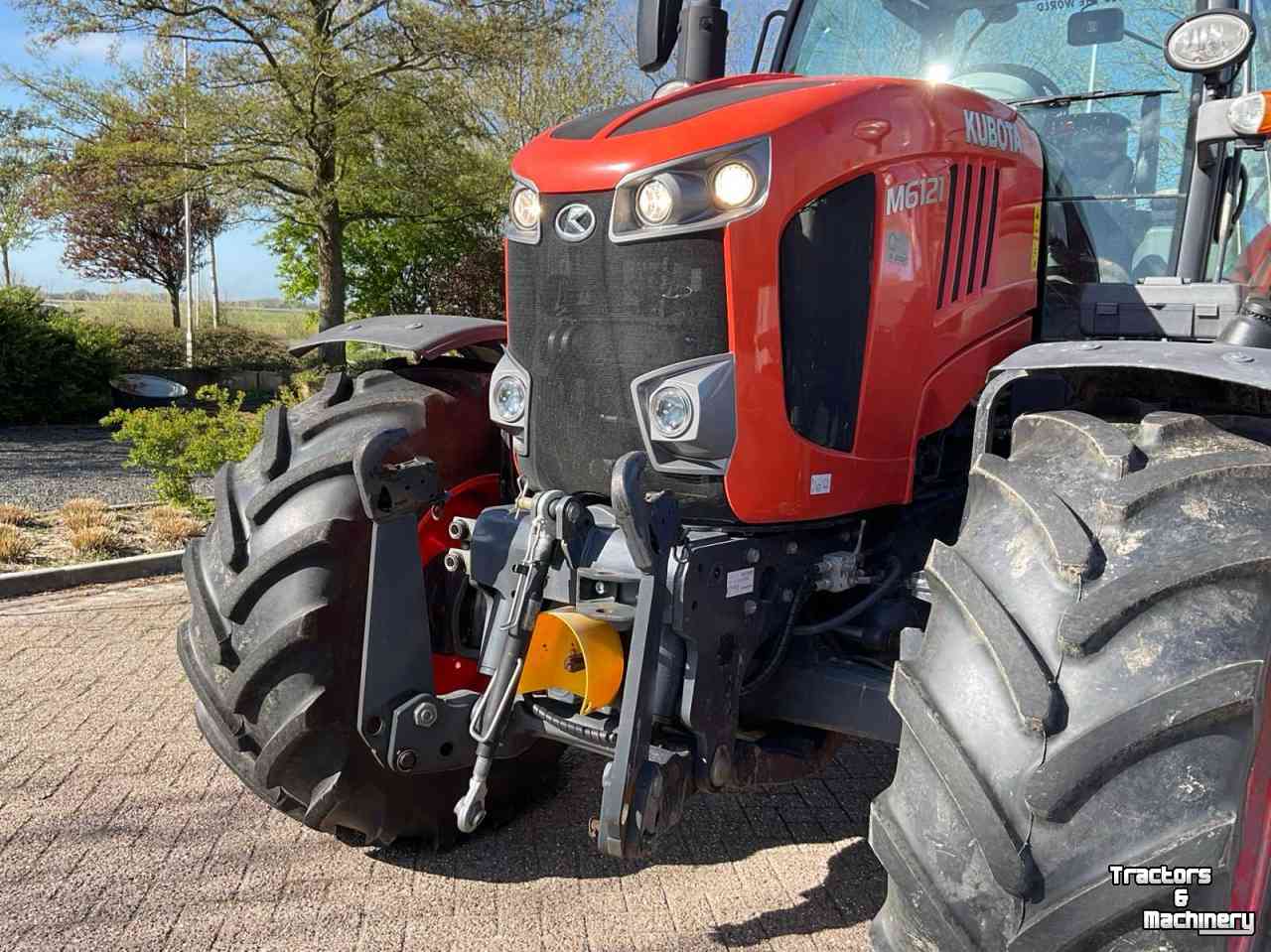 Tractor Kubota M6121, trekker