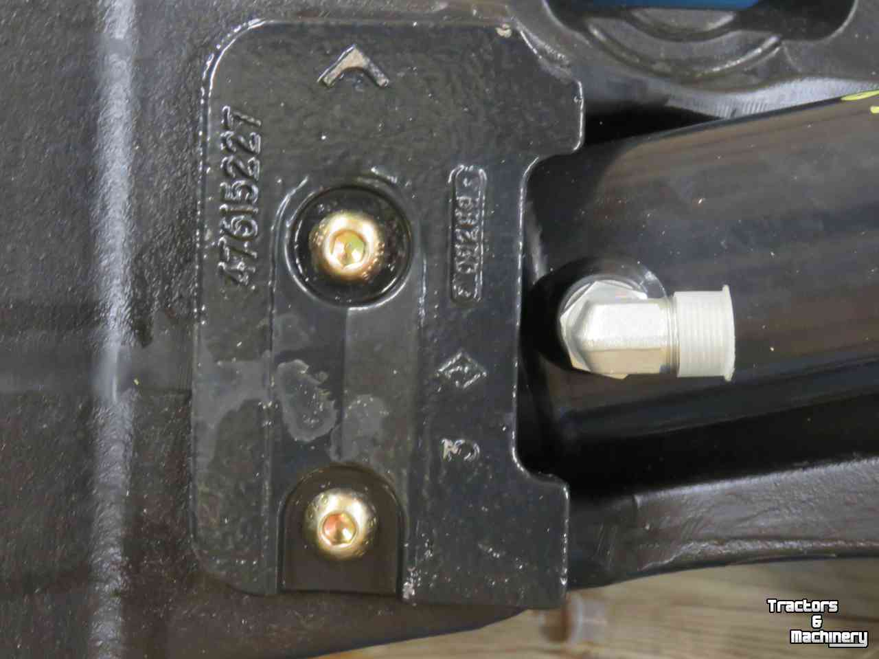 Tractor Case-IH Complete vooras - Klasse 5 - Case-IH Magnum / NewH T8  Parts no:48058579