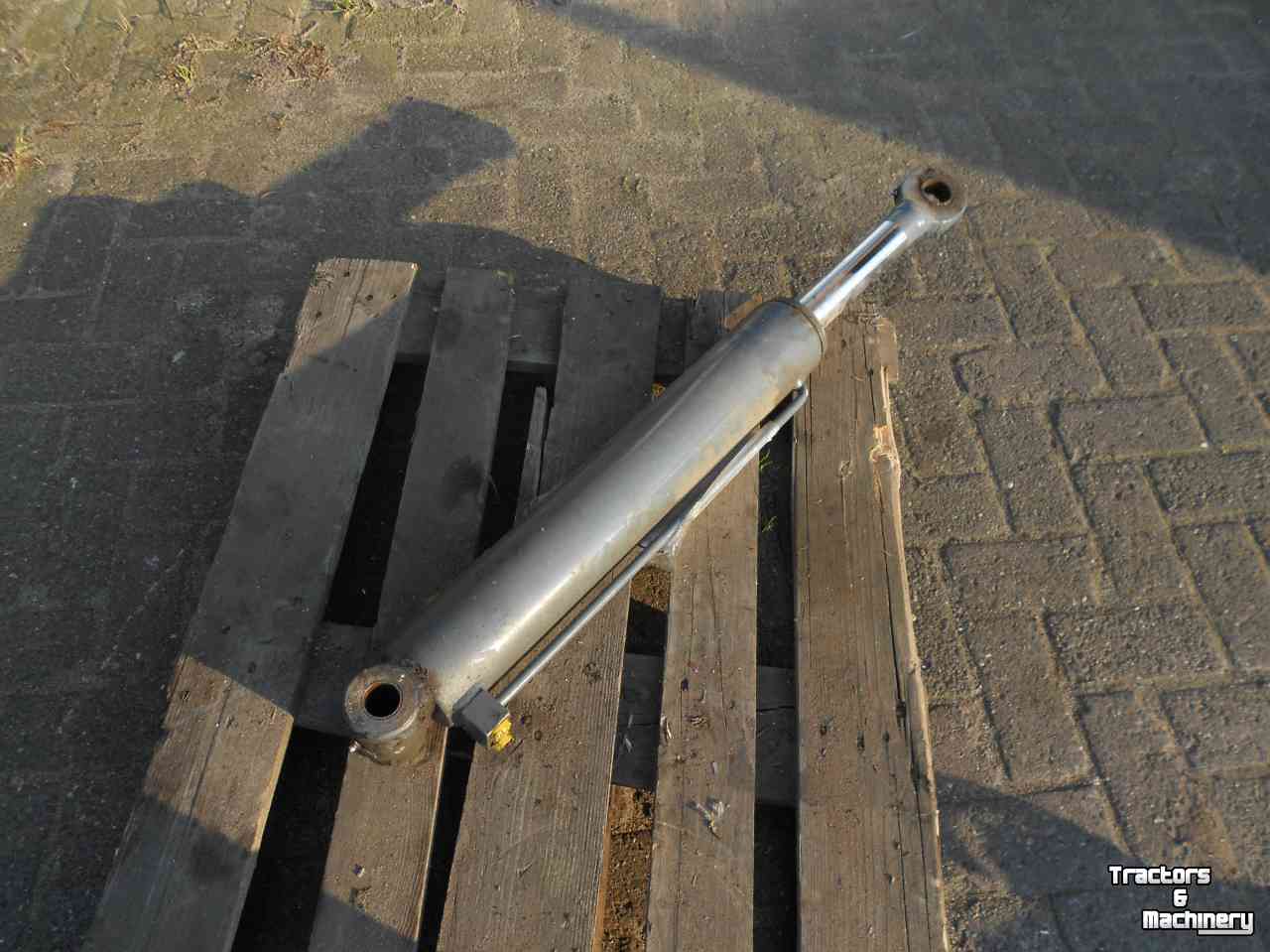 Diverse used spare-parts Giant 451 hefcilinder