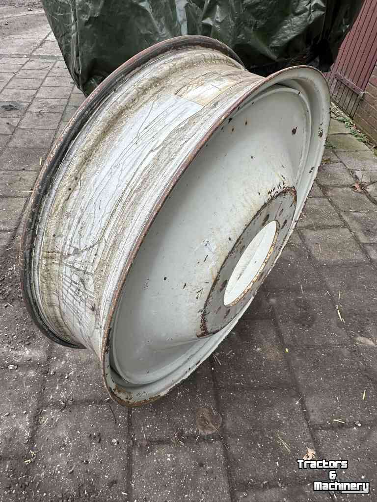 Wheels, Tyres, Rims & Dual spacers  38x10