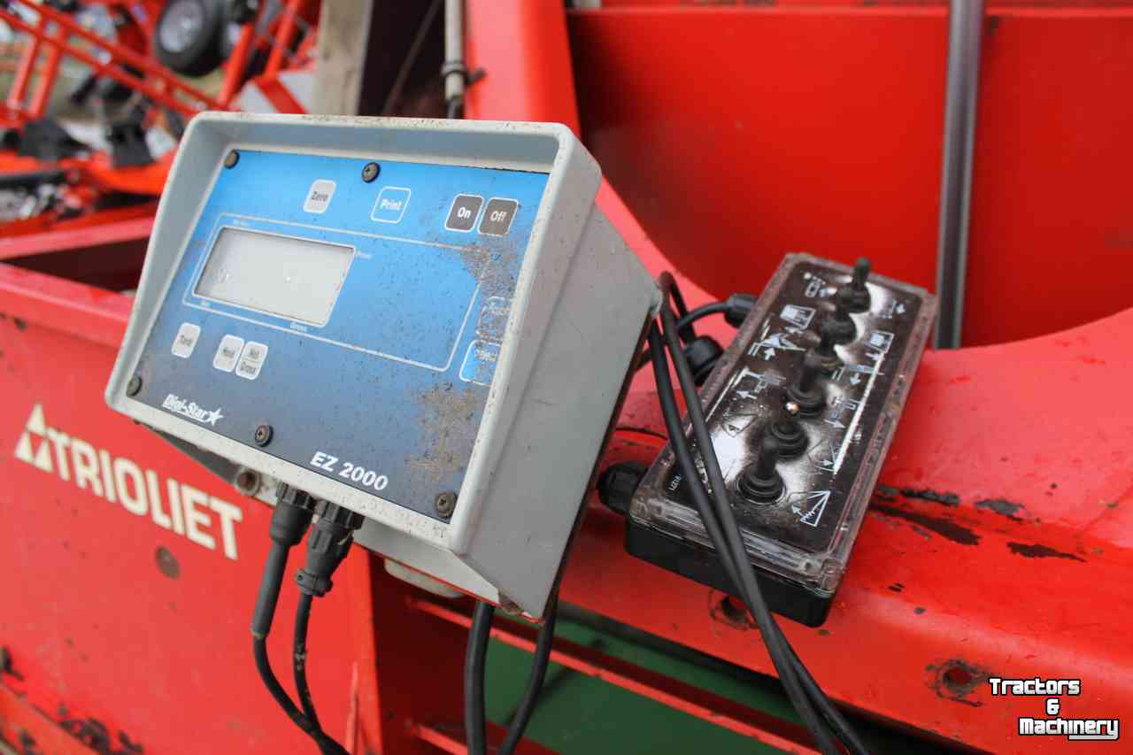Vertical feed mixer Trioliet Triomix1-1200 Triomix TM12 zelfladende voermengwagen snijbord bewegende messen
