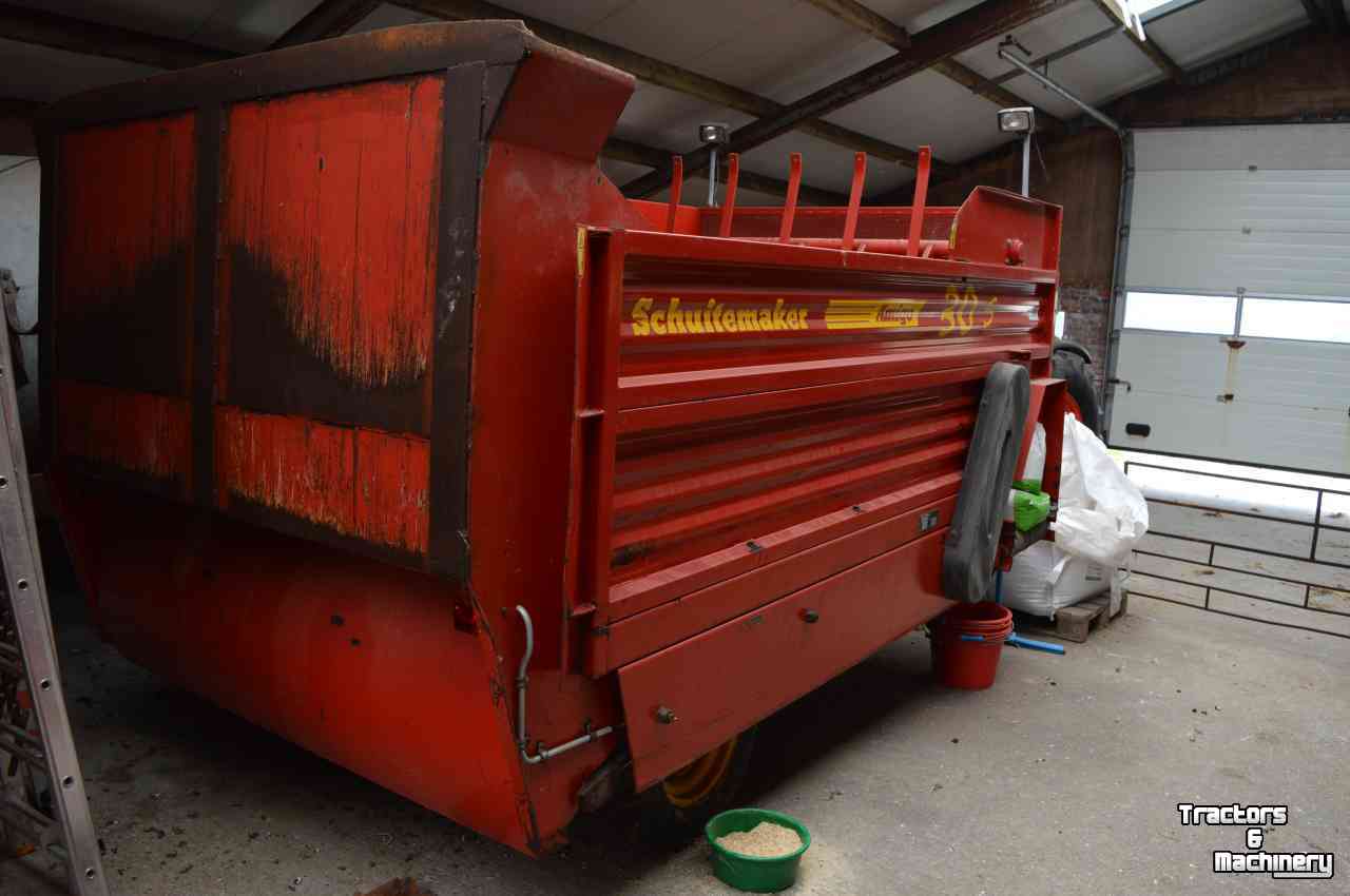 Silage-block distribution wagon Schuitemaker S30