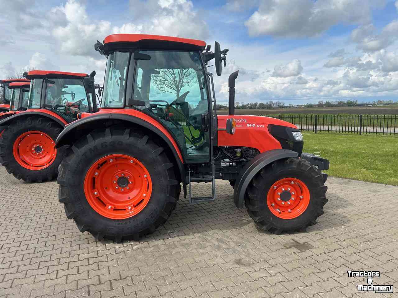 Tractor Kubota M4073DTHQ