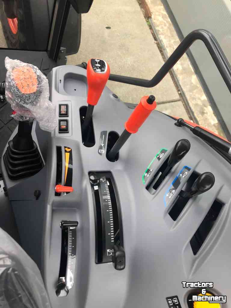 Tractor Kubota M4073DTHQ