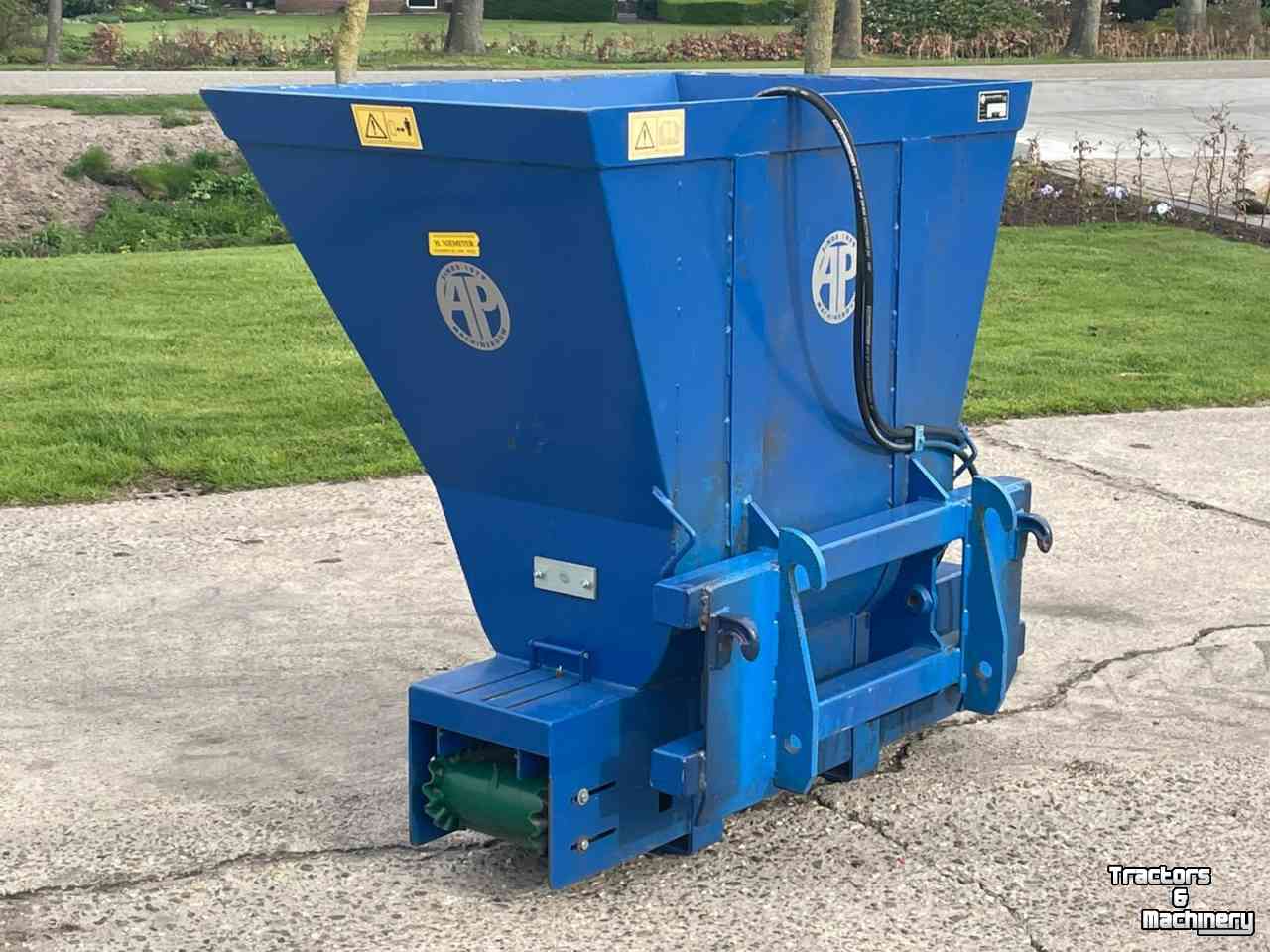 Sawdust spreader for boxes AP AS 1500 Instrooi bak weidemann