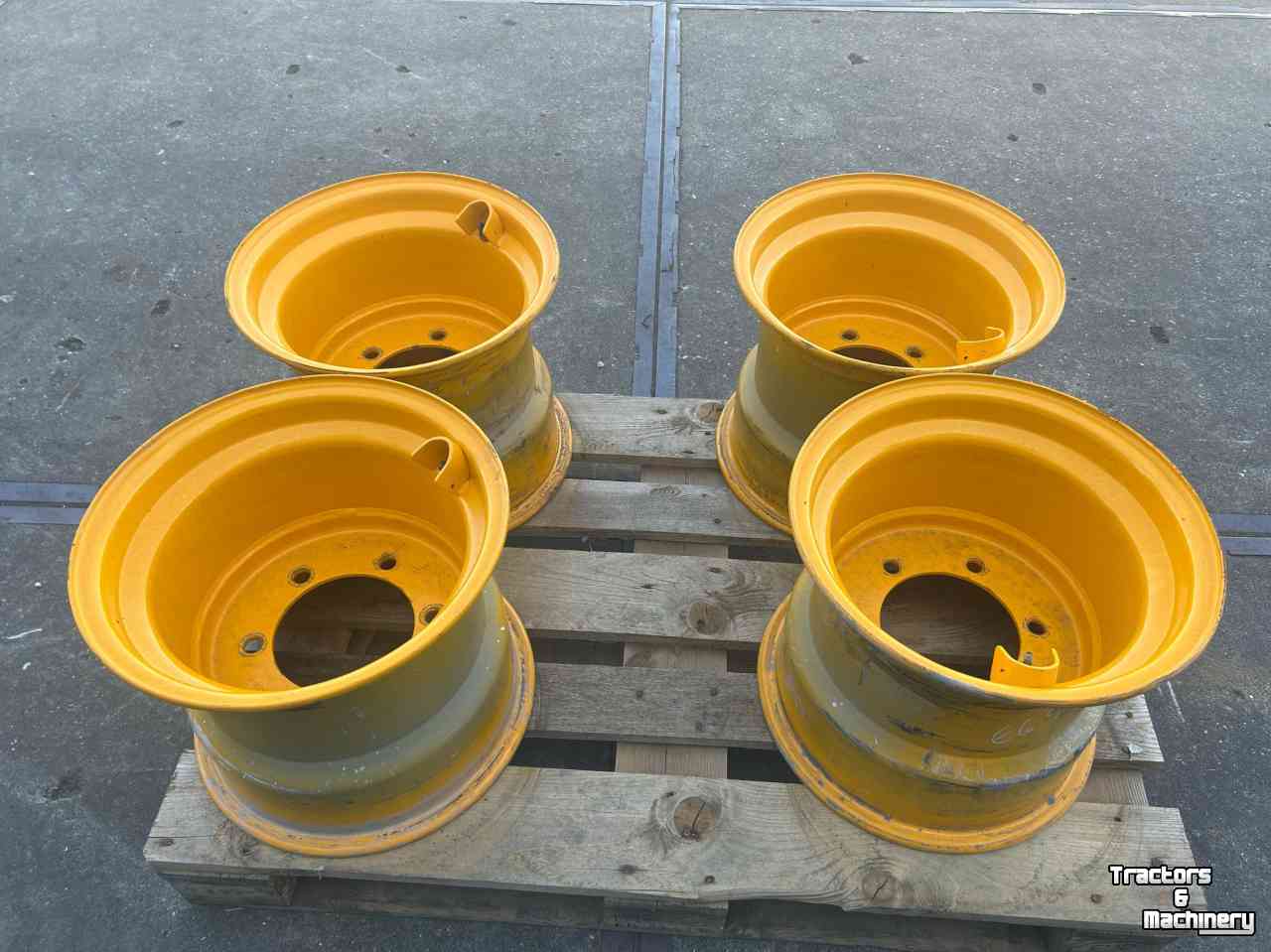 Wheels, Tyres, Rims & Dual spacers JCB Velgen 15x13 LB