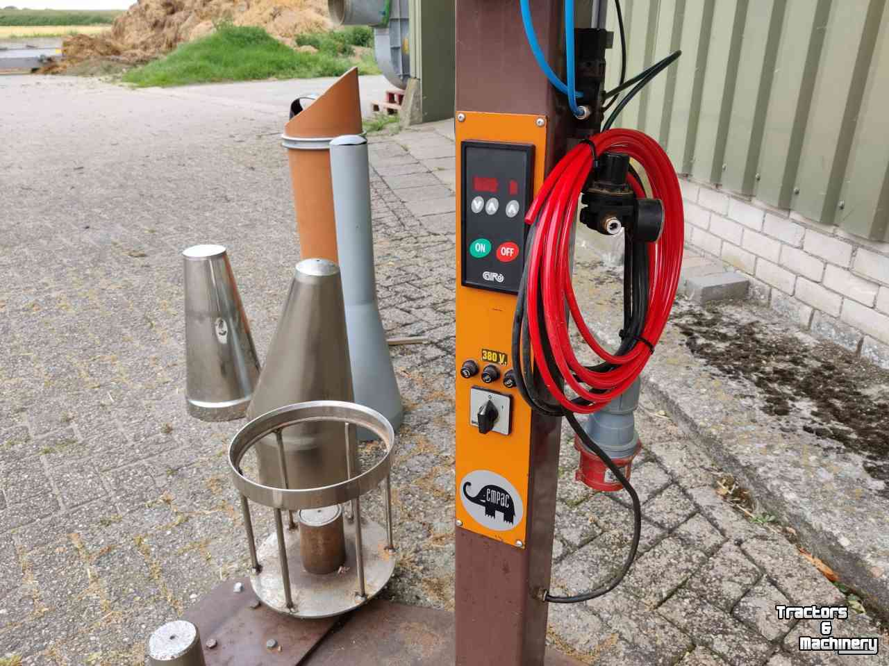 Other conveying equipment and accessories  Empac CM-92 buislader