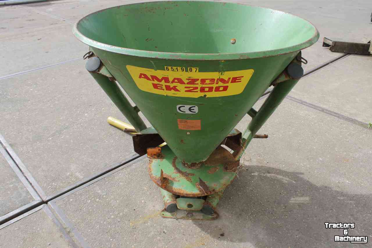 Fertilizer spreader Amazone EK200 kunstmeststrooier zoutstrooier zandstrooier