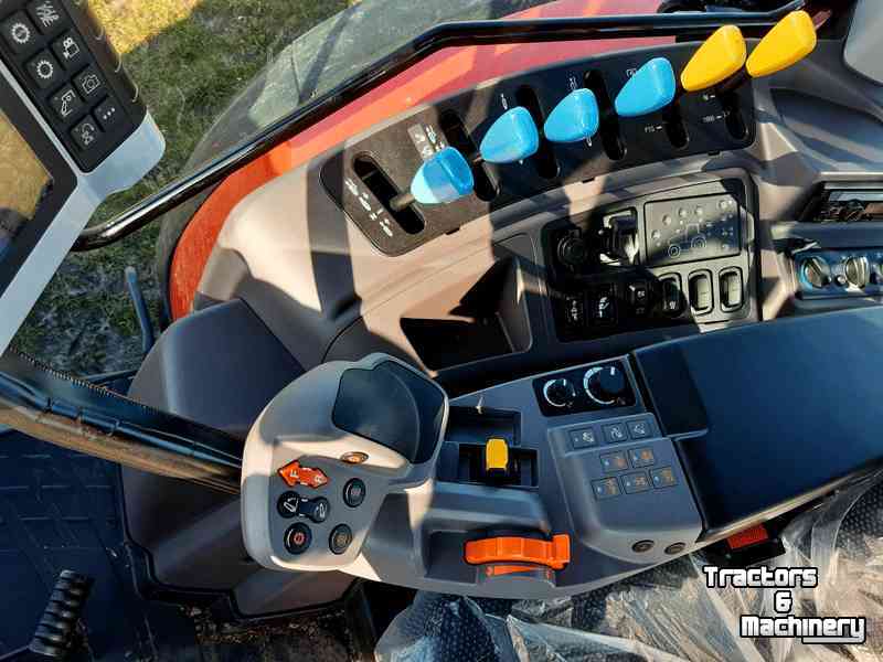 Tractor Kubota M6-132