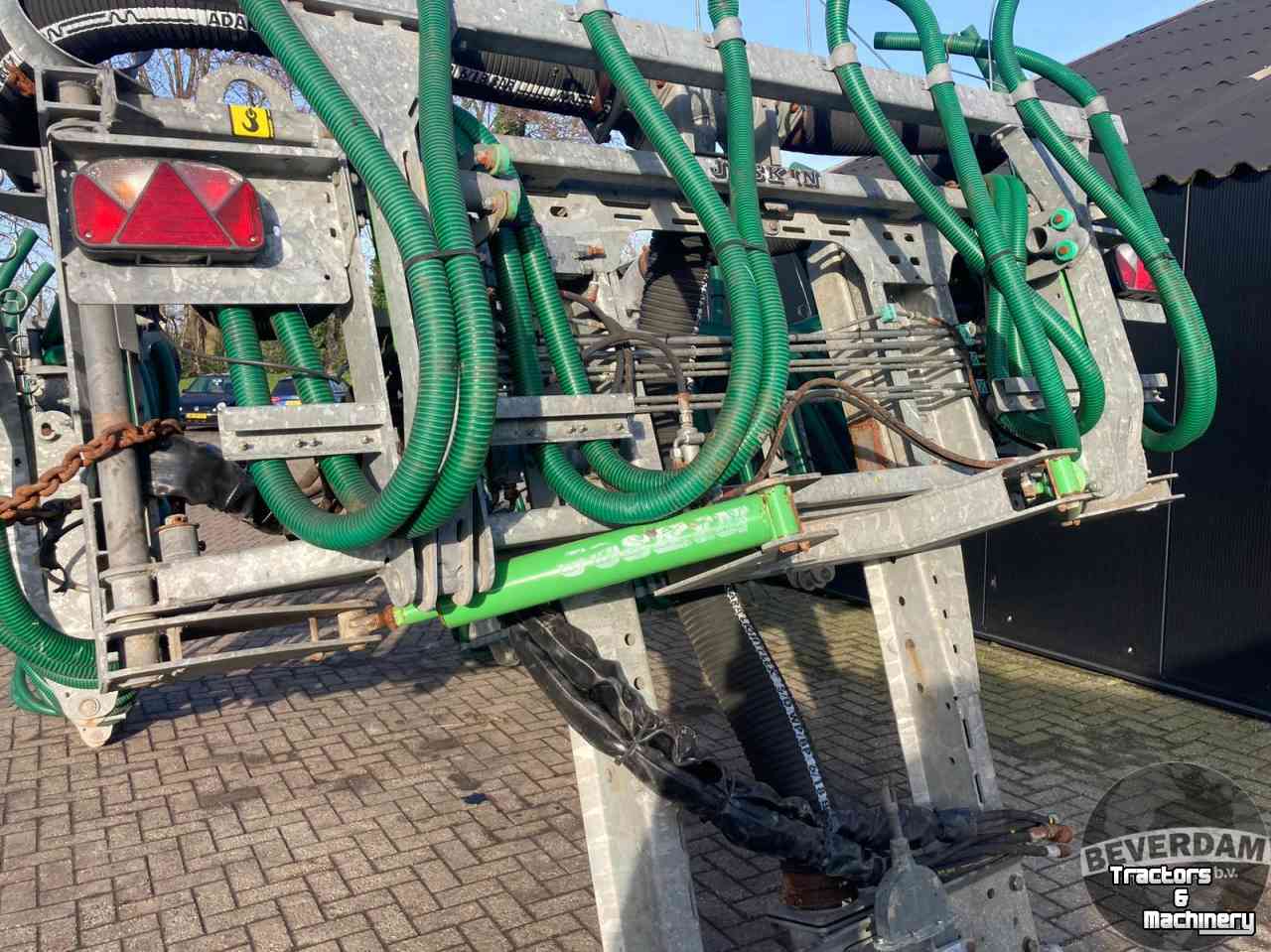 Grassland injector Joskin Penditwist 120/40 RP2