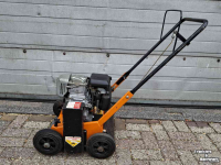 Spike roller Eliet E401 VM benzine honda motor verticuteermachine verticuteerder verticuteren