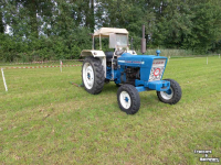 Tractor Ford 4000 met balendrager / balenklem