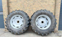 Wheels, Tyres, Rims & Dual spacers BKT 520/85R38 90%