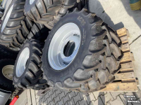 Wheels, Tyres, Rims & Dual spacers Mitas 340/85R28 en 340/85R 38 op verstelbare velgen