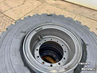 Wheels, Tyres, Rims & Dual spacers Michelin XHA2 20.5R25 op wiel Case 721G 4 stuks