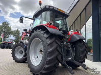 Tractor Massey Ferguson 5711 SL Dyna- 4 Efficiënt met voorlader