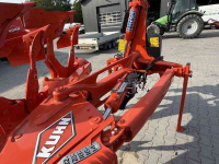 Ploughs Kuhn VARI-MASTER L ON LAND