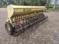 Seed drill  Zaaimachine 25 uitlopen