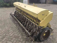 Seed drill  Zaaimachine 25 uitlopen