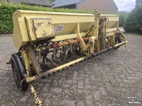 Seed drill  Zaaimachine 25 uitlopen