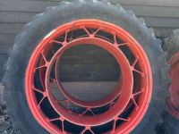 Wheels, Tyres, Rims & Dual spacers  Cultuur Dubbellucht 320/90R54