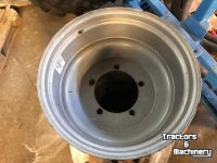 Wheels, Tyres, Rims & Dual spacers Case-IH 15x28 210 spoor  carraro vooras Cs 120