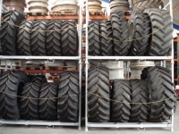 Wheels, Tyres, Rims & Dual spacers Valtra Valmet Diverse 1e montage wielen en banden