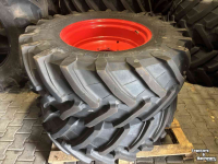 Wheels, Tyres, Rims & Dual spacers Trelleborg 480/70R28 op Fendt voorvelgen 15x28 10-gaats